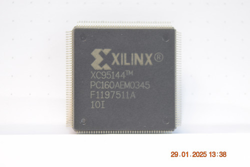 آی سی XC95144-10PQ100I