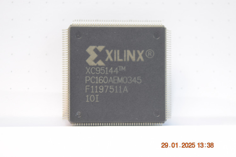 آی سی XC95144-10PQ100I
