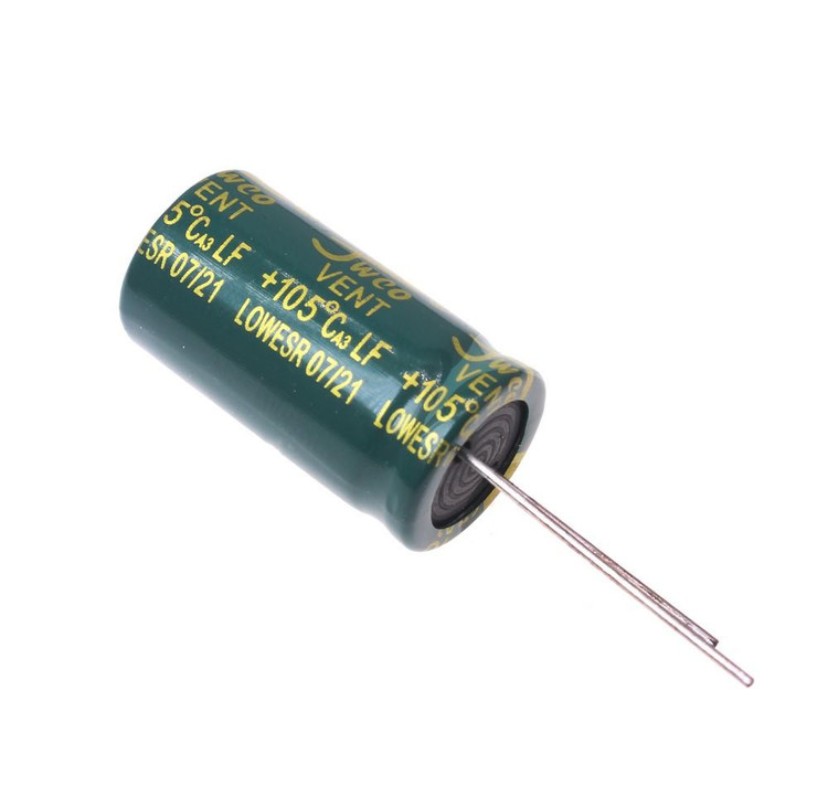 نمای نزدیک خازن الکترولیتی سبز 2200 میکروفاراد ۵۰ ولت با فاصله پایه ۷.۵mm