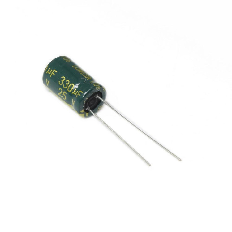 خازن الکترولیتی 330uF 25V سبز JWCO 8x12mm - دید روبرو با پایههای radial