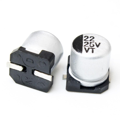 خازن الکترولیتی SMD 22uF 25V سایز 5x5.4mm اصل - نمای نزدیک از بالا و کنار