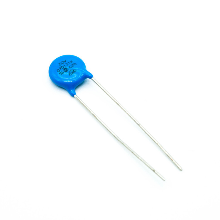 تصویر وریستور ZOV-07D121K دیسک 7mm 120V اصل برای حفاظت مدار از ولتاژ بالا، با پینهای رادیال و بدنه آبی، مناسب خرید وریستور 07D121K در ایران.