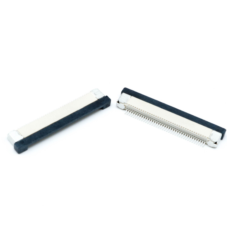 کانکتور FPC 38 پین 0.5mm Down Sliding برند Amphenol FCI با مکانیزم کشویی پایین و نصب SMD، مناسب اتصال کابل فلت FFC در پروژههای الکترونیکی – نمای نزدیک از پینها و قفل کشویی