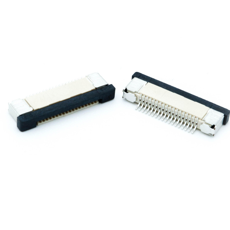 کانکتور FPC 18 پین 0.5mm Down Sliding برند Amphenol FCI با مکانیزم قفل کشویی پایین، نمای نزدیک از پینهای SMD و تماس پایین برای اتصال کابل فلت FFC/FPC